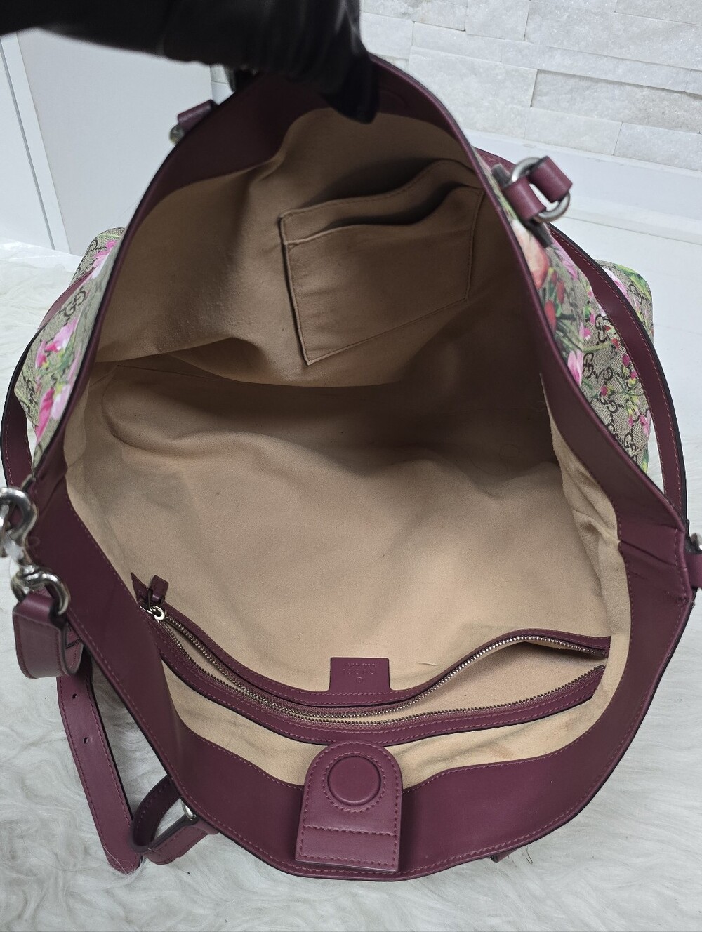 Gucci Floral GG Supreme Canvas Tote in Pink and Burgundy - Picture 11 of 15